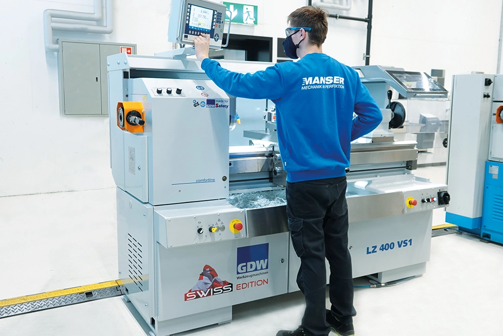 New conventional lathe for apprentice workshop